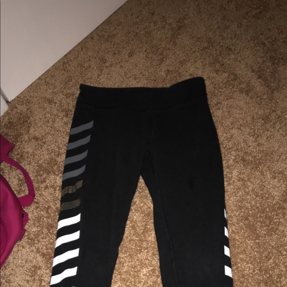 Black patterned leggings